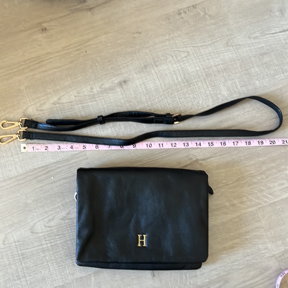 Leather crossbody bag with Initial H - Picture 10 of 10